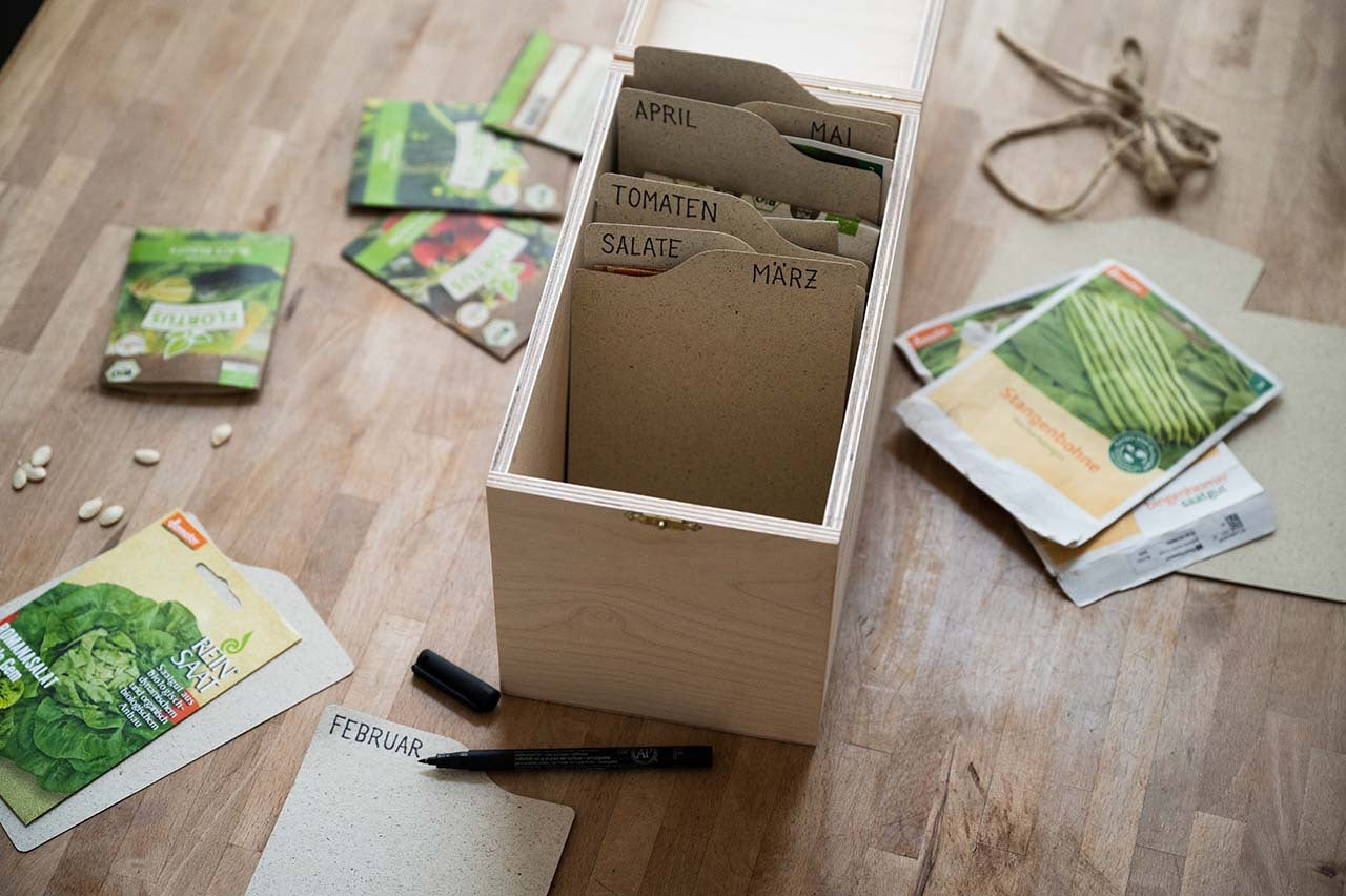 Artikelbild 7 von "Fryd Holz-Saatgutkiste inkl. 5 Päckchen BIO-Saatgut und Registern + 1 Jahr Super Fryd"